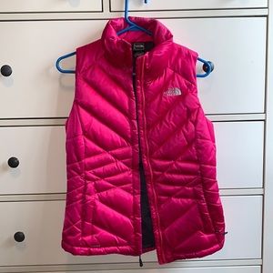 The North Face puffer vest pink! Size: XS, excellent condition. Warm and cute!!!